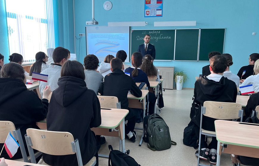 Депутаты провели патриотические уроки для школьников Евпатории в День Республики Крым